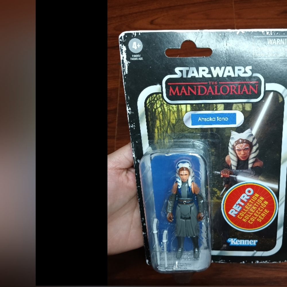 Hasbro Star Wars The Mandalorian Ahsoka Tano Retro Collection3.75” Action Figure